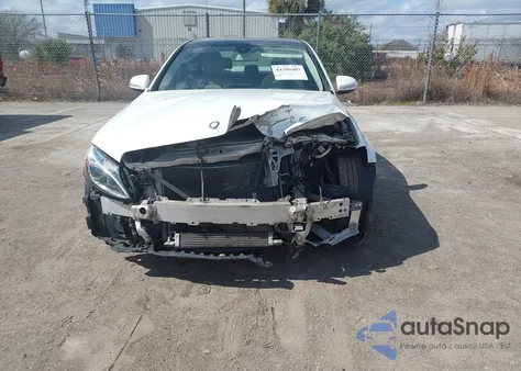 2015 Mercedes-Benz C 300 из США, поврежденный, VIN 55SWF4JB7FU084424